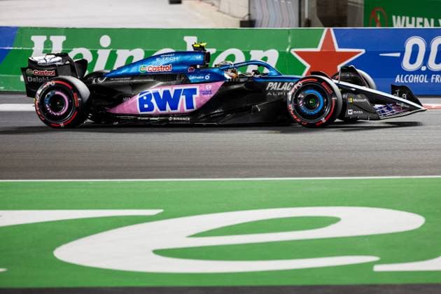 LAS VEGAS, NV - NOVEMBER 17: Alpine driver Pierre Gasly (10) of France drives during qualifying at the F1 Las Vegas Grand Prix on Thursday, November 17, 2023 on the Las Vegas Street Circuit in Las Vegas, NV. (Photo by Bob Kupbens Icon Sportswire) AUTO: NOV 17 F1 Las Vegas Grand Prix EDITORIAL USE ONLY Icon231118168