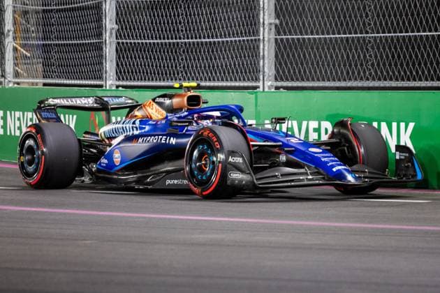 LAS VEGAS, NV - NOVEMBER 17: Williams driver Logan Sargeant (2) of the United States drives during qualifying at the F1 Las Vegas Grand Prix on Thursday, November 17, 2023 on the Las Vegas Street Circuit in Las Vegas, NV. (Photo by Bob Kupbens Icon Sportswire) AUTO: NOV 17 F1 Las Vegas Grand Prix EDITORIAL USE ONLY Icon231118178