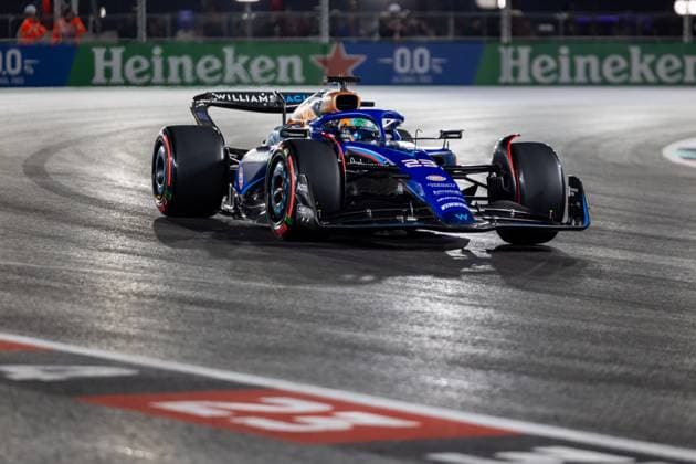 LAS VEGAS, NV - NOVEMBER 17: Williams driver Alex Albon (23) of Thailand drives during qualifying at the F1 Las Vegas Grand Prix on Thursday, November 17, 2023 on the Las Vegas Street Circuit in Las Vegas, NV. (Photo by Bob Kupbens Icon Sportswire) AUTO: NOV 17 F1 Las Vegas Grand Prix EDITORIAL USE ONLY Icon231118184