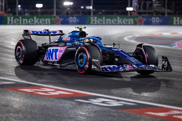 LAS VEGAS, NV - NOVEMBER 17: Alpine driver Pierre Gasly (10) of France drives during qualifying at the F1 Las Vegas Grand Prix on Thursday, November 17, 2023 on the Las Vegas Street Circuit in Las Vegas, NV. (Photo by Bob Kupbens Icon Sportswire) AUTO: NOV 17 F1 Las Vegas Grand Prix EDITORIAL USE ONLY Icon231118186