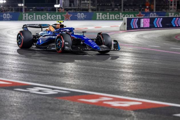 LAS VEGAS, NV - NOVEMBER 17: Williams driver Logan Sargeant (2) of the United States drives during qualifying at the F1 Las Vegas Grand Prix on Thursday, November 17, 2023 on the Las Vegas Street Circuit in Las Vegas, NV. (Photo by Bob Kupbens Icon Sportswire) AUTO: NOV 17 F1 Las Vegas Grand Prix EDITORIAL USE ONLY Icon231118190