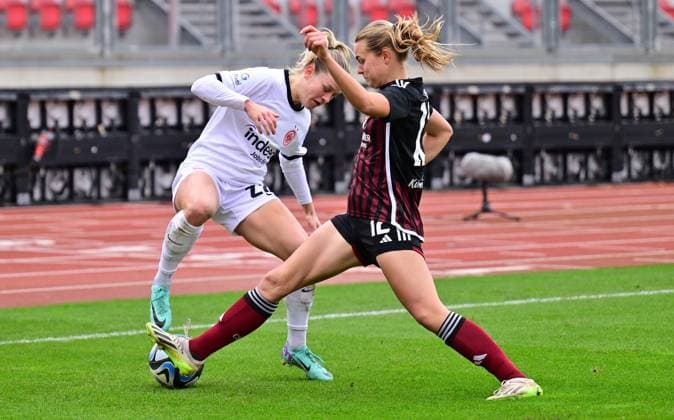 18 11 2023 Soccer Season 2023 2024 1 Women Soccer Bundesliga 08 Matchday 1 FC Nuremberg FCN Club Eintracht Frankfurt Sportfoto Zink xwoxzix Nadine Riesen 22, Eintracht Frankfurt Amelie Thöle Thoele 12, 1 FC Nuremberg FCN