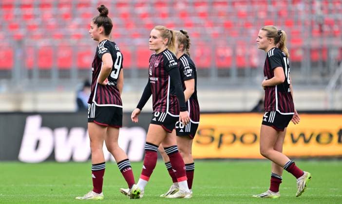 18 11 2023 Soccer Season 2023 2024 1 Women Soccer Bundesliga 08 Matchday 1 FC Nuremberg FCN Club Eintracht Frankfurt Sportfoto Zink xwoxzix Team Team FCN disappointed Disappointment after the end of the match