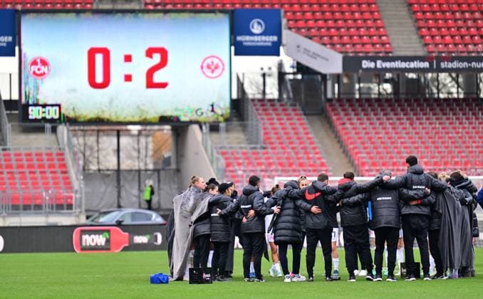 18 11 2023 Soccer Season 2023 2024 1 Women Soccer Bundesliga 08 Matchday 1 FC Nürnberg FCN Club Eintracht Frankfurt Sportfoto Zink xwoxzix Team Circle Team Team Framnkfurt after the end of the match