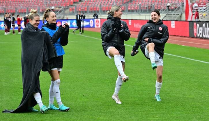 18 11 2023 Soccer Season 2023 2024 1 Women Soccer Bundesliga 08 Matchday 1 FC Nürnberg FCN Club Eintracht Frankfurt Sportfoto Zink xwoxzix Mannschaft Team Frankfurt Jubel Freude nach Spielende