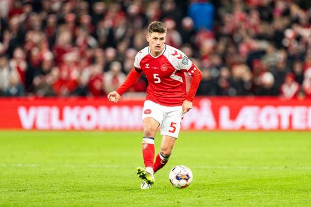 Copenhagen, Denmark. 17th, November 2023. Joakim Maehle (5) of Denmark seen during the UEFA EURO, EM, Europameisterschaft,Fussball 2024 qualification match between Denmark and Slovenia at Parken in Copenhagen. . FOOTBALL : Danemark vs Slovenie - Qualification Euro 2024 - Groupe H - 17 11 2023 Gonzales Panoramic 