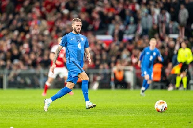 Copenhagen, Denmark. 17th, November 2023. Miha Blazic (4) of Slovenia seen during the UEFA EURO, EM, Europameisterschaft,Fussball 2024 qualification match between Denmark and Slovenia at Parken in Copenhagen. . FOOTBALL : Danemark vs Slovenie - Qualification Euro 2024 - Groupe H - 17 11 2023 Gonzales Panoramic 