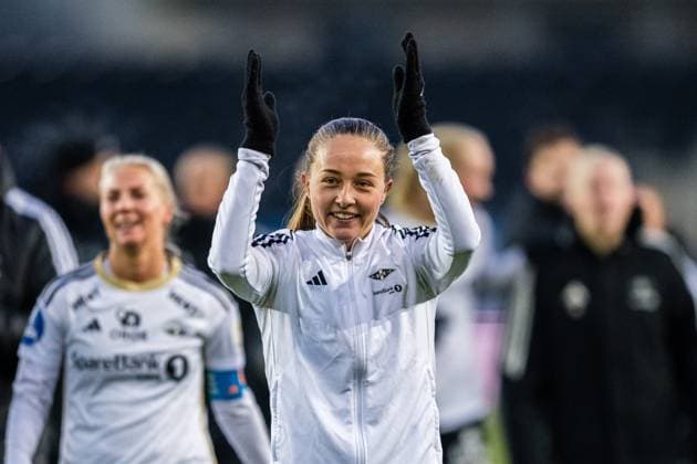 231118 Camilla Linberg of Rosenborg celebrates after the Toppserien football match between Rosenborg and Valerenga on November 18, 2023 in Trondheim Photo Marius Simensen BILDBYRAN Cop 238 bbeng dam football fotball fotboll jubel rbk kvinner rosenborg tfk toppserien vif valerenga  Copyright: MARIUSxSIMENSEN BB231118BB455