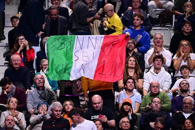 Foto Marco Alpozzi LaPresse 18 Novembre 2023 Torino - Italia - - Tennis Nitto ATP, Tennis Herren Finals - Jannik SINNER (ITA) vs Daniil MEDVEDEV (RUS) Nella foto: Pubblico November 18, 2023 Turin - Italy - Sport - Tennis Nitto ATP Finals - Jannik SINNER (ITA) vs Daniil MEDVEDEV (RUS) In the pic: Supporters  Copyright: xMarcoxAlpozzi LaPressex