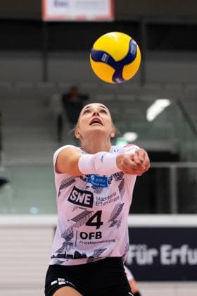 2 Bundesliga Women Pro Schwarz Weiss Erfurt vs TSV Bayer 04 Leverkusen Erfurt 18 11 2023 Silvie Pavlova 4 Schwarz Weiss Erfurt 2 Bundesliga Women Pro Schwarz Weiss Erfurt vs TSV Bayer 04 Leverkusen Riethsporthalle Erfurt 18 11 2023 Copyright: xBEAUTIFULxSPORTS Duehringx