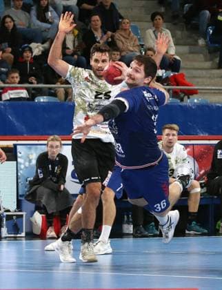 18 11 2023, Germany, Bietigheim, Handball 2 Bundesliga Men, SG BBM Bietigheim vs HC Elbflorenz 2006, f l Sebastian Gress HC , Jonathan Fischer BBM