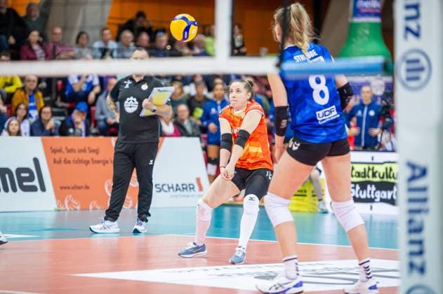 Roosa Koskelo Allianz MTV Stuttgart, 01 , Ball acceptance Allianz MTV Stuttgart Dresdner SC, Sport, Volleyball Bundesliga, Women, VBL, Season 2023 24, 18 11 2023, Stuttgart SCHARRena , DEU Allianz MTV Stuttgart Dresdner SC, Sport, Volleyball Bundesliga, Women, VBL, Season 2023 24, 18 11 2023, Stuttgart SCHARRena , DEU Stuttgart Copyright: xSandyxDinkelackerx EP_SDR