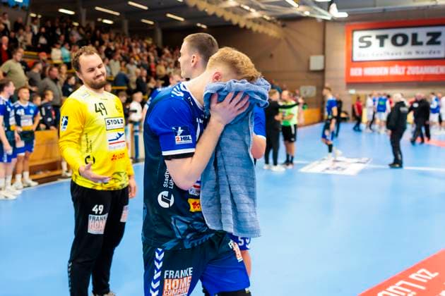 Niko Blaauw Nr 17, VfL Luebeck Schwartau , Goalkeeper Nils Conrad Nr 49, VfL Luebeck Schwartau , Lennart Leitz Nr 5, VfL Luebeck Schwartau and Goalkeeper Paul Dreyer Nr 12, VfL Luebeck Schwartau are depressed disappointed VfL Luebeck Schwartau vs TSV Bayer Dormagen, Handball, 2 Bundesliga, 18 11 23 Luebeck Schleswig Holstein Germany Copyright: xAgentur54Gradx xFelixxKoenigx