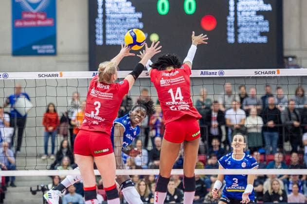 Hester Jasper Dresdner SC, 03 , Tia Jimerson Dresdner SC, 14 Allianz MTV Stuttgart Dresdner SC, Sport, Volleyball Bundesliga, Frauen, VBL, Saison 2023 24, 18 11 2023, Stuttgart SCHARRena , DEU Allianz MTV Stuttgart Dresdner SC, Sport, Volleyball Bundesliga, Frauen, VBL, Saison 2023 24, 18 11 2023, Stuttgart SCHARRena , DEU Stuttgart Copyright: xSandyxDinkelackerx EP_SDR