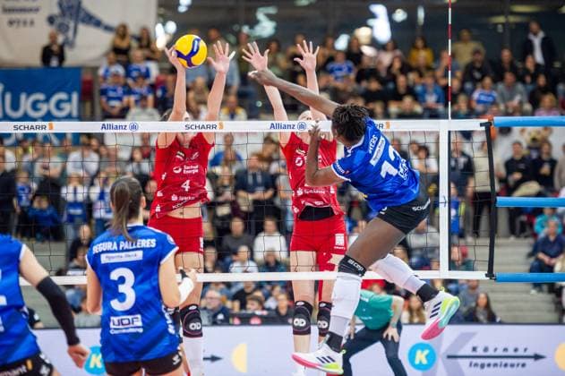 Krystal Rivers Allianz MTV Stuttgart, 13 vs. Dresdner Block Allianz MTV Stuttgart Dresdner SC, Sport, Volleyball Bundesliga, Women, VBL, Season 2023 24, 18 11 2023, Stuttgart SCHARRena , DEU Allianz MTV Stuttgart Dresdner SC, Sport, Volleyball Bundesliga, Women, VBL, Season 2023 24, 18 11 2023, Stuttgart SCHARRena , DEU Stuttgart Copyright: xSandyxDinkelackerx EP_SDR