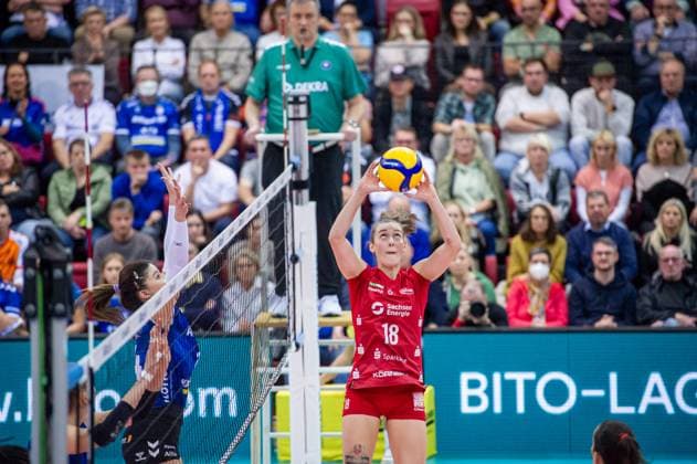 Sarah Straube Dresdner SC, 18 , Ball acceptance Allianz MTV Stuttgart Dresdner SC, Sports, Volleyball Bundesliga, Women, VBL, Season 2023 24, 18 11 2023, Stuttgart SCHARRena , DEU Allianz MTV Stuttgart Dresdner SC, Sports, Volleyball Bundesliga, Women, VBL, Season 2023 24, 18 11 2023, Stuttgart SCHARRena , DEU Stuttgart Copyright: xSandyxDinkelackerx EP_SDR