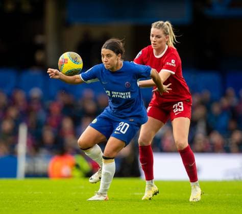 Chelsea FC v Liverpool FC - Barclays Women s Super League Gemma Bonner of Liverpool and Sam Kerr of Chelsea FC battle for the ball during the Barclays FA Women s Super League match between Chelsea and Liverpool at Stamford Bridge, London on Saturday 18th November 2023. United Kingdom  Copyright: xMIxNewsx originalFilename:fletcher-chelseav231118_npSXN.jpg