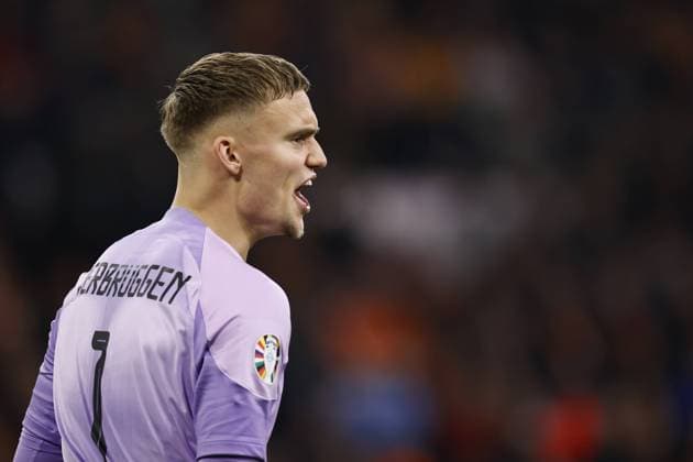 AMSTERDAM - Holland goalkeeper Bart Verbruggen during the European Championship, EM, Europameisterschaft Qualifying match in group B between the Netherlands and Ireland in the Johan Cruijff ArenA on November 18, 2023 in Amsterdam, the Netherlands. ANP MAURICE VAN STEEN UEFA EURO, EM, Europameisterschaft,Fussball 2024 Qualifying Round 2023 2024 xVIxANPxSportx xxANPxIVx 484201558 originalFilename: 484201558.jpg