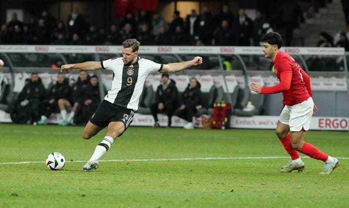 Niclas Füllkrug scores the goal to make it 2 2 Sport Football Soccer international match national team DFB men season 2023 2024 18 11 2023 Germany GER vs Turkey DFL regulations prohibit any use of photographs as image sequences and or quasi video