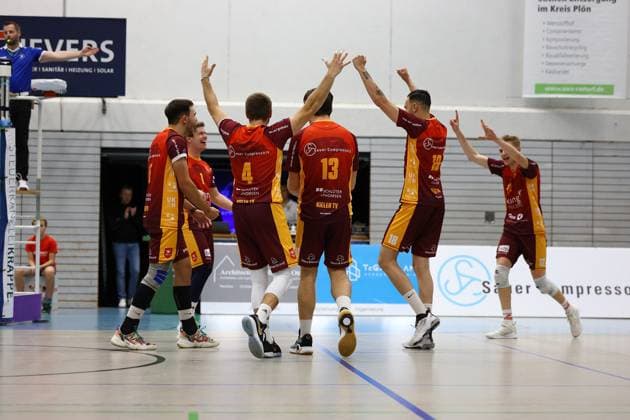 Volleyball I Men I Season 2023 2024 I 2 Bundesliga Nord I 23 Matchday I Kieler TV VCO Berlin I 18 11 2023 Joy, jubilation, euphoria, emotions among the players of Kieler TV Adler Kiel Hein Dahlinger Halle Schleswig Holstein Germany Copyright: xLobeca JasperxLorenzx
