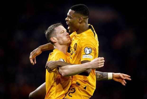 AMSTERDAM - Wout Weghorst of Holland and Denzel Dumfries of Holland celebrate the 1-0 during the European Championship, EM, Europameisterschaft Qualifying match in group B between the Netherlands and Ireland at the Johan Cruijff ArenA on November 18, 2023 in Amsterdam, the Netherlands. ANP KOEN VAN WEEL UEFA EURO, EM, Europameisterschaft,Fussball 2024 Qualifying Round 2023 2024 xVIxANPxSportx xxANPxIVx 484215989 originalFilename: 484215989.jpg