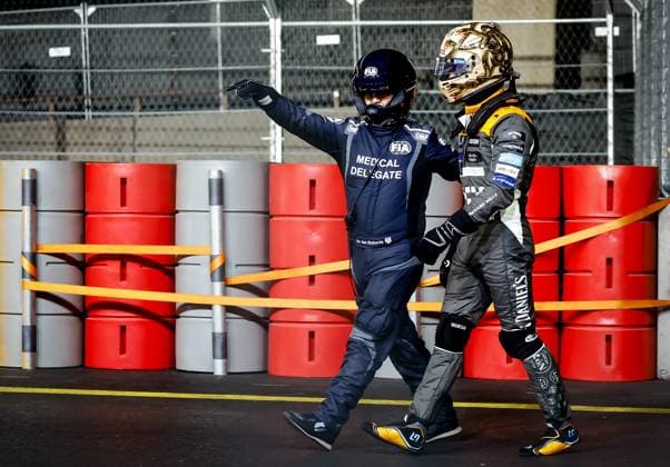 LAS VEGAS - Lando Norris (McLaren) after his crash during the Las Vegas Formula 1 Grand Prix at the Las Vegas Strip Circuit in Nevada. ANP SEM VAN DER WAL F1 Grand Prix of Las Vegas 2022 23 xVIxANPxSportx xxANPxIVx 484230678 originalFilename: 484230678.jpg