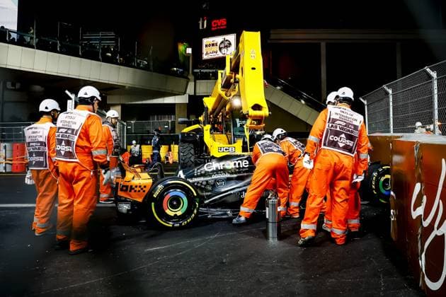 LAS VEGAS - Lando Norris (McLaren) after his crash during the Las Vegas Formula 1 Grand Prix at the Las Vegas Strip Circuit in Nevada. ANP SEM VAN DER WAL F1 Grand Prix of Las Vegas 2022 23 xVIxANPxSportx xxANPxIVx 484230862 originalFilename: 484230862.jpg
