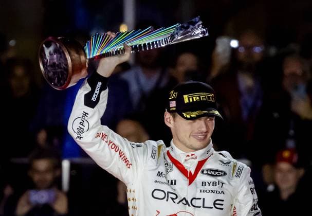 Sport Bilder des Tages LAS VEGAS - Max Verstappen (Red Bull Racing) cheers after winning the Las Vegas Formula 1 Grand Prix at the Las Vegas Strip Circuit in Nevada. ANP SEM VAN DER WAL F1 Grand Prix of Las Vegas 2022 23 xVIxANPxSportx xxANPxIVx 484234583 originalFilename: 484234583.jpg