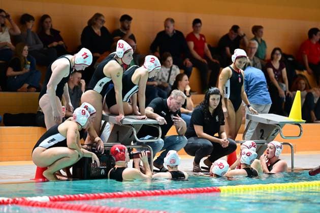 Water polo I Women I Season 2023 2024 I Bundesliga I 4 Matchday I Eimsbütteler TV SSV Esslingen I 18 11 2023 ETV water polo women together Hamburg Schwimmhalle Inselpark Wilhelmsburg Hamburg Germany Copyright: xLobeca FelixxSchlikisx