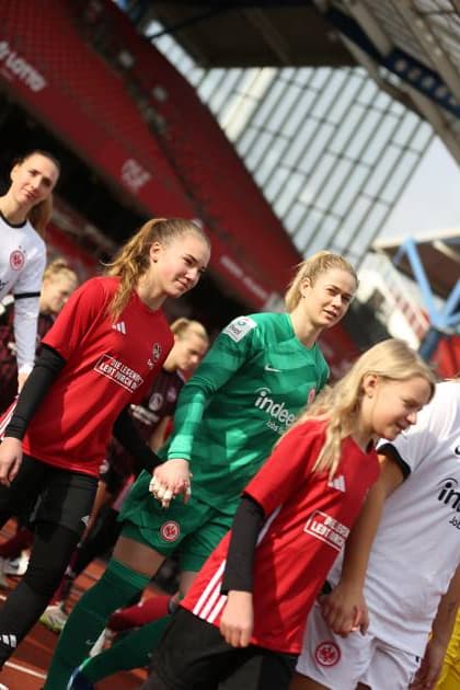 18 11 2023, xcex, GER, Nuremberg, Max Morlock Stadion, Womens Football, 1 Bundesliga, DIE LIGA, Google Pixel Womens Bundesliga Season 2023 2024, Matchday 8, SGE, 1 FC Nuernberg Eintracht Frankfurt Frauen, Einlaufen, Stina Johannes SGE DFL regulations prohibit any use of photographs as image sequences and or quasi video