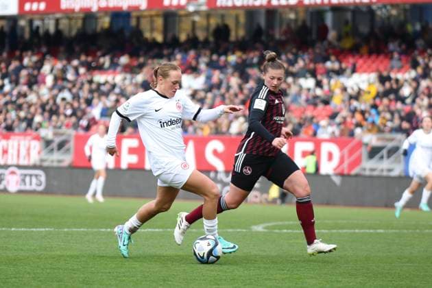 18 11 2023, xcex, GER, Nuremberg, Max Morlock Stadion, Womens Football, 1 Bundesliga, DIE LIGA, Google Pixel Womens Bundesliga Season 2023 2024, Matchday 8, SGE, 1 FC Nuernberg Eintracht Frankfurt Frauen, Lisanne Graewe SGE vs Jessica May FCN DFL regulations prohibit any use of photographs as image sequences and or quasi video