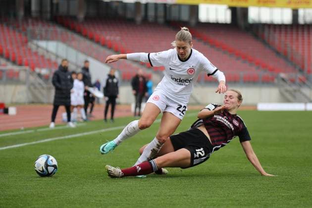 18 11 2023, xcex, GER, Nuremberg, Max Morlock Stadion, Womens Football, 1 Bundesliga, DIE LIGA, Google Pixel Womens Bundesliga Season 2023 2024, Matchday 8, SGE, 1 FC Nuernberg Eintracht Frankfurt Women, Nadine Riesen SGE vs Amelie Thoele FCN DFL regulations prohibit any use of photographs as image sequences and or quasi video