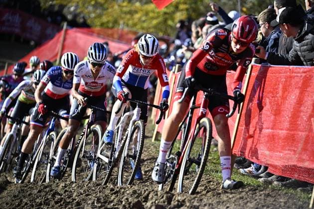 Bilder des Jahres 2023, Sport 11 November Sport Themen der Woche KW46 Sport Bilder des Tages Dutch Leonie Bentveld, Dutch Puck Pieterse, Dutch Ceylin Del Carmen Alvarado and French Helene Clauzel pictured in action during the women s elite race at the World Cup cyclocross cycling event in Troyes, France, stage 4 (out of 14) of the UCI World Cup cyclocross competition, Sunday 19 November 2023. JASPERxJACOBS  x80346613x
