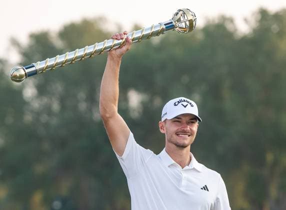 Bilder des Jahres 2023, Sport 11 November Sport Themen der Woche KW46 Sport Bilder des Tages NICOLAI HoJGAARD of Denmark lifts the trophy after winning DP World Tour Championship in Dubai, United Arab Emirates, Nov 19, 2023. Dubai United Arab Emirates  Copyright: xMARTINxDOKOUPILx 441_4524