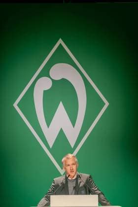 Sport Themen der Woche KW46 GER, 1. FBL, SV Werder Bremen MV 2023 19.11.2023, Werder-Halle Hemelinger-Straße, Bremen, GER, 1. FBL, SV Werder Bremen MV 2023 im Bild Frank Baumann (Geschäftsführer Fußball Werder Bremen) am Rednerpult beim vorbringen seines Berichtest auf der MV Halbportrait - Querformat *** GER, 1 FBL, SV Werder Bremen MV 2023 19 11 2023, Werder Halle Hemelinger Straße, Bremen, GER, 1 FBL, SV Werder Bremen MV 2023 in the picture Frank Baumann Managing Director Football Werder Bremen at the lectern presenting his report at the MV Half-portrait landscape format nordphotoxGmbHxx xKokenge nph00001
