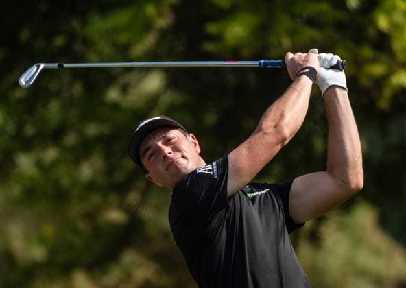VIKTOR HOVLAND of Norway tees off at the fourth hole during DP World Tour Championship in Dubai, United Arab Emirates, Nov 19, 2023. Dubai United Arab Emirates  Copyright: xMARTINxDOKOUPILx 443_1623
