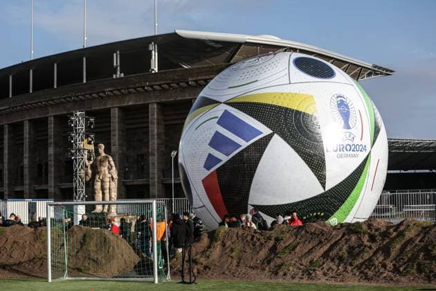 Sport, Football, DFB National Team Season 2023 24 German national players on the Maifeld in the Adidas Football Love Drop Zone where the official European Championship ball of Euro 2024 was presented 19 11 2023, Olympiastadion Berlin Football Love Match Ball of the European Championship by Adidas Berlin Olympiastadion Berlin Berlin Germany