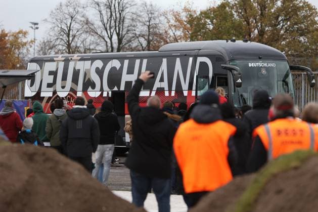 Sport, Football, DFB National Team Season 2023 24 German national team players on the Maifeld in the Adidas Football Love Drop Zone where the official Euro 2024 European Championship ball was presented 19 11 2023, Olympiastadion Berlin The team bus of the German national team Berlin Olympiastadion Berlin Berlin Germany