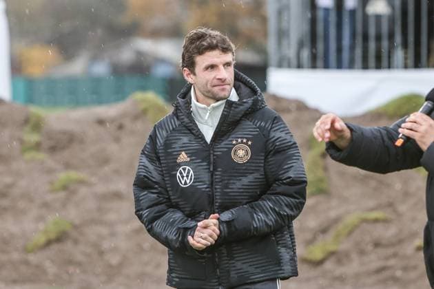 Sport, Football, DFB National Team Season 2023 24 German national players on the Maifeld in the Adidas Football Love Drop Zone where the official Euro 2024 European Championship ball was presented 19 11 2023, Olympiastadion Berlin Thomas Müller Germany, 13 Berlin Olympiastadion Berlin Berlin Germany