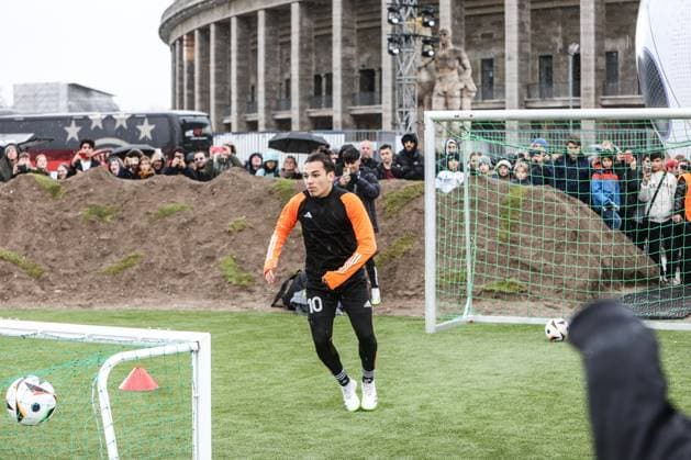 Sport, Football, DFB National Team Season 2023 24 German national players on the Maifeld in the Adidas Football Love Drop Zone where the official Euro 2024 ball was presented 19 11 2023, Olympiastadion Berlin X Berlin Olympiastadion Berlin Berlin Germany