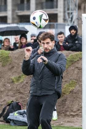 Sport, Football, DFB National Team Season 2023 24 German national players on the Maifeld in the Adidas Football Love Drop Zone where the official Euro 2024 ball was presented 19 11 2023, Olympiastadion Berlin Leon Goretzka Germany, 8 Berlin Olympiastadion Berlin Berlin Germany