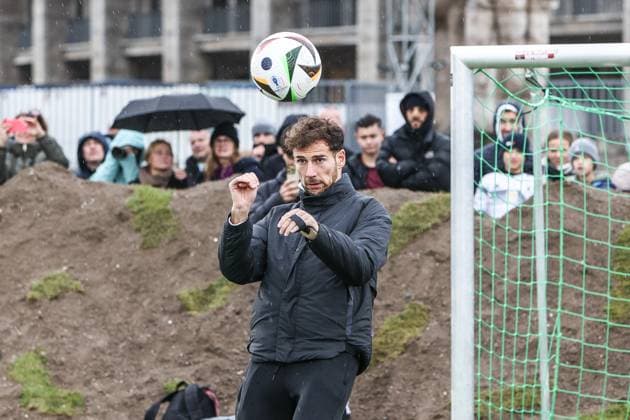 Sport, Football, DFB National Team Season 2023 24 German national players on the Maifeld in the Adidas Football Love Drop Zone where the official Euro 2024 ball was presented 19 11 2023, Olympiastadion Berlin Leon Goretzka Germany, 8 Berlin Olympiastadion Berlin Berlin Germany