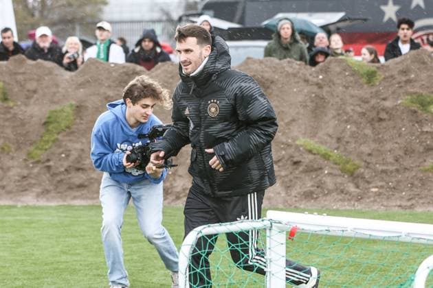 Sport, Football, DFB National Team Season 2023 24 German national players on the Maifeld in the Adidas Football Love Drop Zone where the official Euro 2024 European Championship ball was presented 19 11 2023, Olympiastadion Berlin Pascal Gross Germany, 14 Berlin Olympiastadion Berlin Berlin Germany