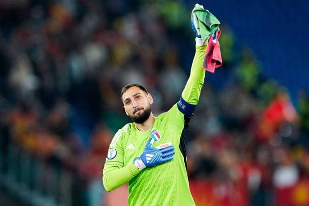 Italy v North Macedonia: Group C - UEFA EURO, EM, Europameisterschaft,Fussball 2024 European Qualifiers Gianluigi Donnarumma of Italy greets the fans during the UEFA EURO 2024 European qualifier match between Italy and North Macedonia at Stadio Olimpico on November 17, 2023 in Rome, Italy. Rome Stadio Olimpico Lazio Italy Copyright: xGiuseppexMaffiax EuroQ_Ita-MKD_Roma_GM_17112023_000211