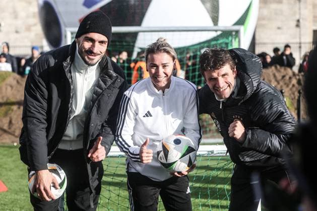 Sport, Football, DFB National Team Season 2023 24 German national players on the Maifeld in the Adidas Football Love Drop Zone where the official Euro 2024 ball was presented 19 11 2023, Olympiastadion Berlin Mats Hummels Germany, 5 Thomas Müller Germany, 13 Berlin Olympiastadion Berlin Berlin Germany