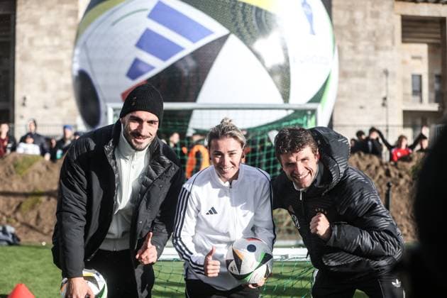 Sport, Football, DFB National Team Season 2023 24 German national players on the Maifeld in the Adidas Football Love Drop Zone where the official Euro 2024 ball was presented 19 11 2023, Olympiastadion Berlin Mats Hummels Germany, 5 Thomas Müller Germany, 13 Berlin Olympiastadion Berlin Berlin Germany
