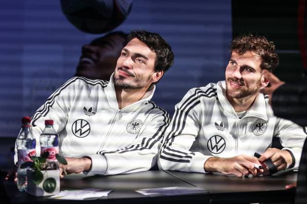 Sport, Football, DFB National Team Season 2023 24 German national players on the Maifeld in the Adidas Football Love Drop Zone where the official Euro 2024 ball was presented 19 11 2023, Olympiastadion Berlin Mats Hummels Germany, 5 Leon Goretzka Germany, 8 Berlin Olympiastadion Berlin Berlin Germany