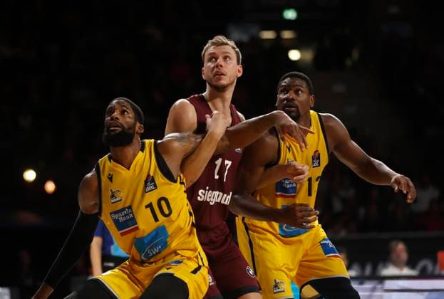 19 11 2023, BBL, FC Bayern Basketball vs Ludwigsburg, BMW Park Muenchen, Basketball, Sport, in the picture Elijah Childs Riesen Ludwigsburg , Jan Wimberg FCB Basketball and Yorman Polas Bartolo Riesen Ludwigsburg