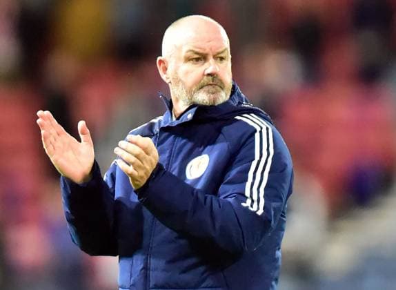 Scotland v Norway UEFA EURO, EM, Europameisterschaft,Fussball 2024 Qualifiers Steve Clarke of Scotland thanks fans during the UEFA Euro 2024 Qualifiers Group A match at Hampden Park, Glasgow Copyright: xJamiexJohnstonx FIL-19268-0113 UK Newspapers OUT