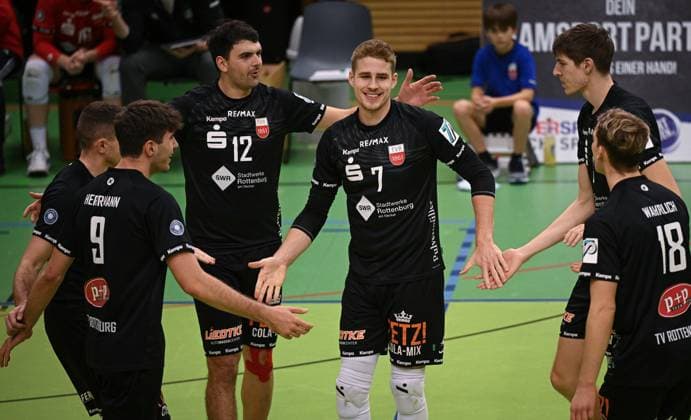 Volleyball 2 Bundesliga season 2023 2024 TV Rottenburg Volley Young Stars Friedrichshafen 19 11 2023 Team TV Rottenburg Jakob Elsaesser, Linus Hermann, Yannick Menke, Timon Schippmann, Jan Huberand Giulio Wahrlich f li